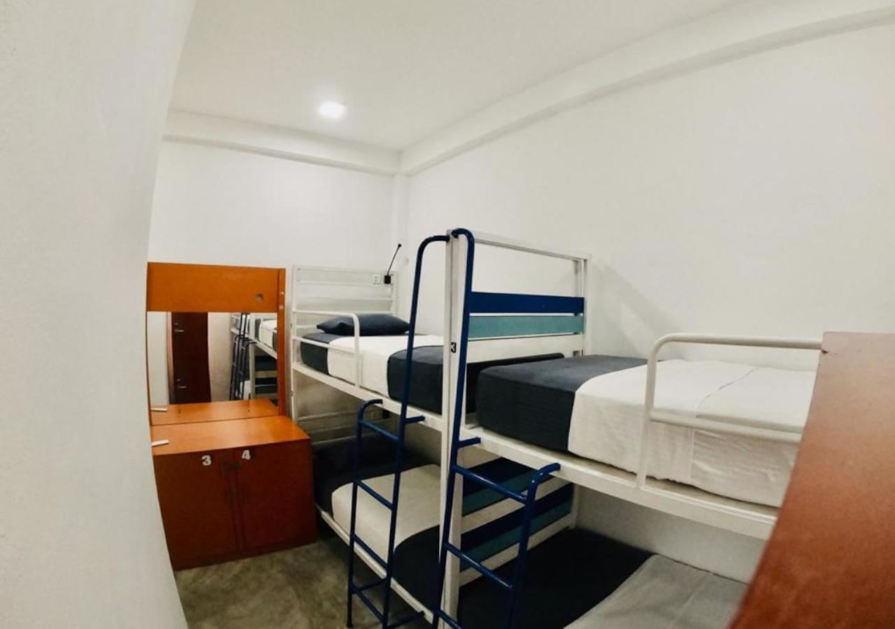 Hangover Hostels Baie d'Arugam Extérieur photo