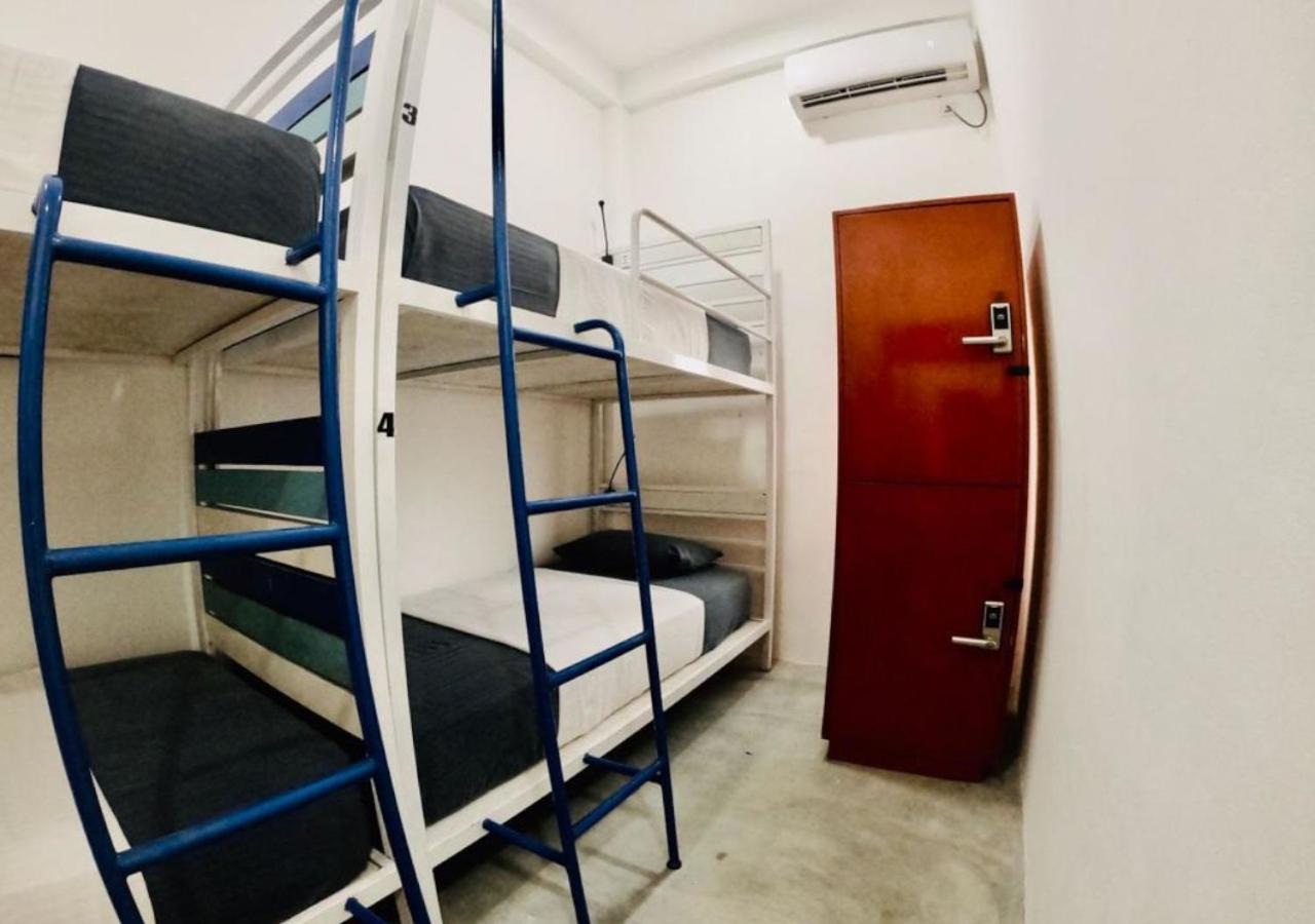 Hangover Hostels Baie d'Arugam Extérieur photo