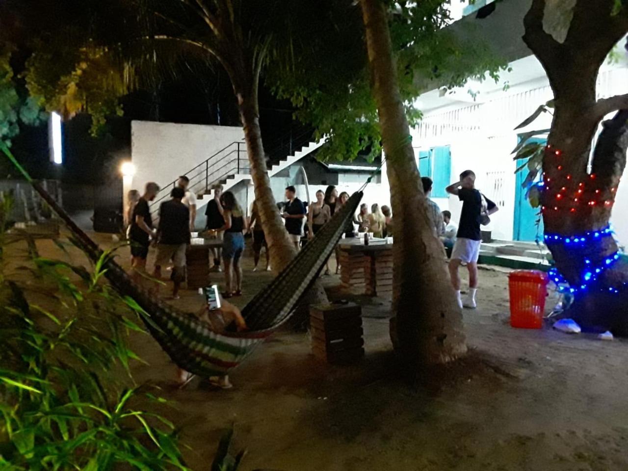 Hangover Hostels Baie d'Arugam Extérieur photo