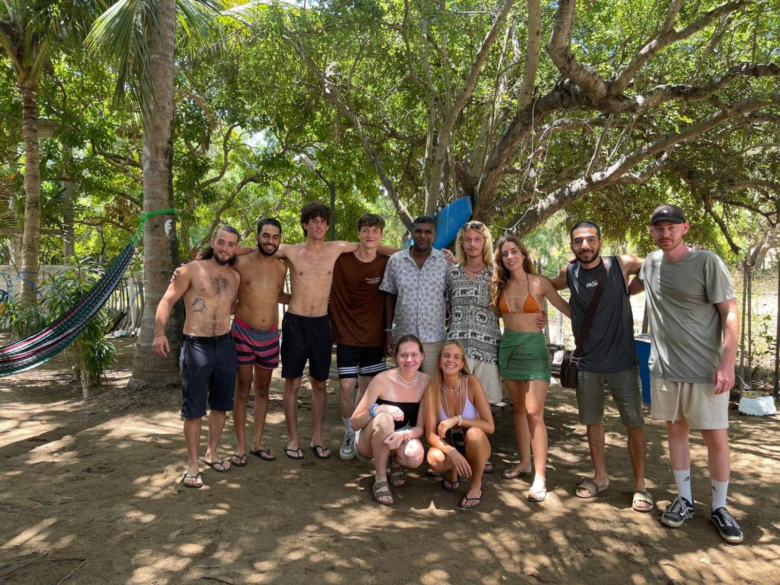 Hangover Hostels Baie d'Arugam Extérieur photo